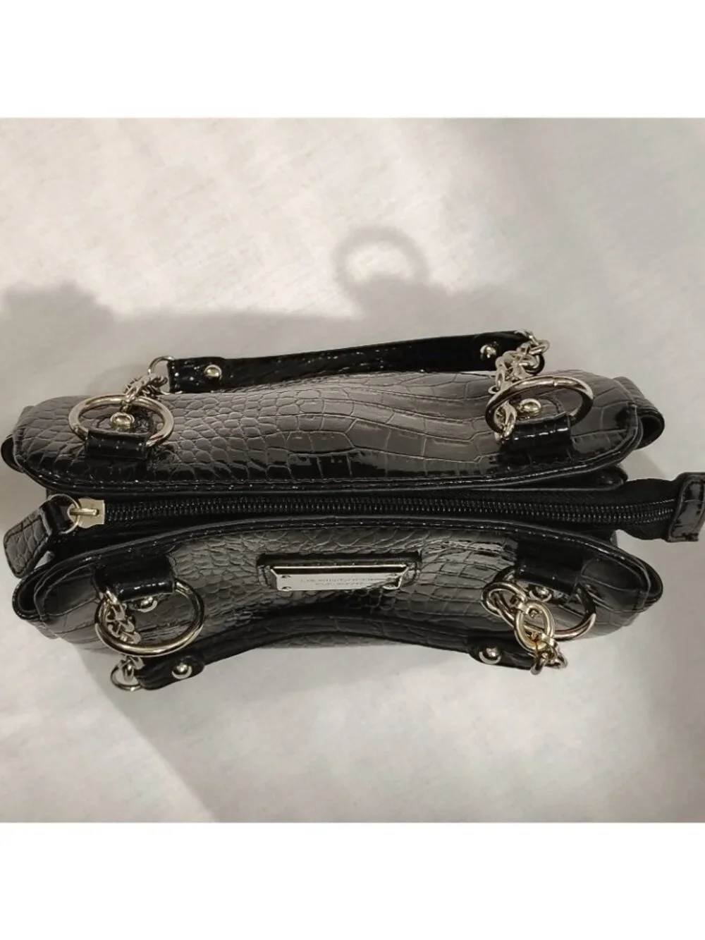 Liz Claiborne Handbag Purse Black 9"x6" Faux Croc Leather Shiny Pockets Chain - Picture 3 of 16